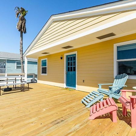 Sunny Daze Walk To Beach 2 Decks Pet Friendly Has A Mini Bar Галвестон Екстер'єр фото
