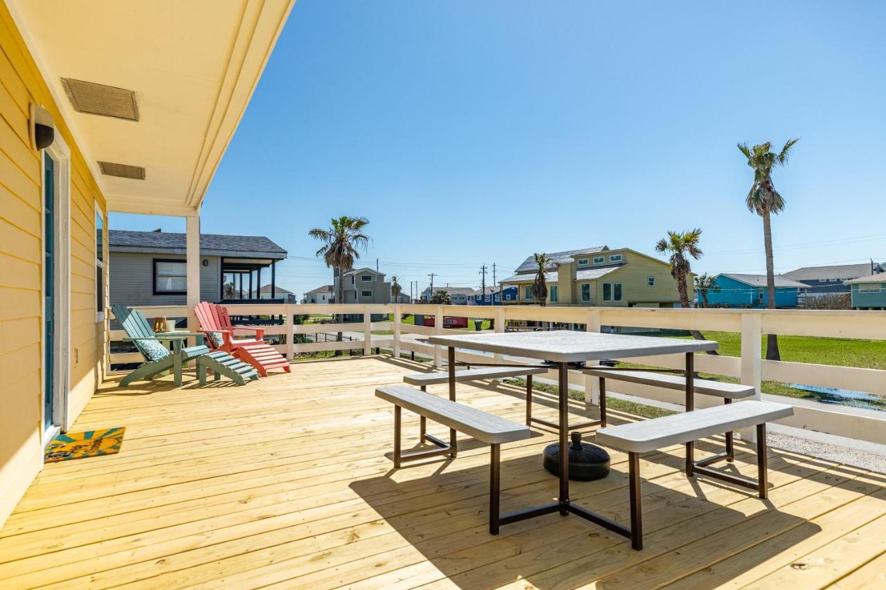 Sunny Daze Walk To Beach 2 Decks Pet Friendly Has A Mini Bar Галвестон Екстер'єр фото